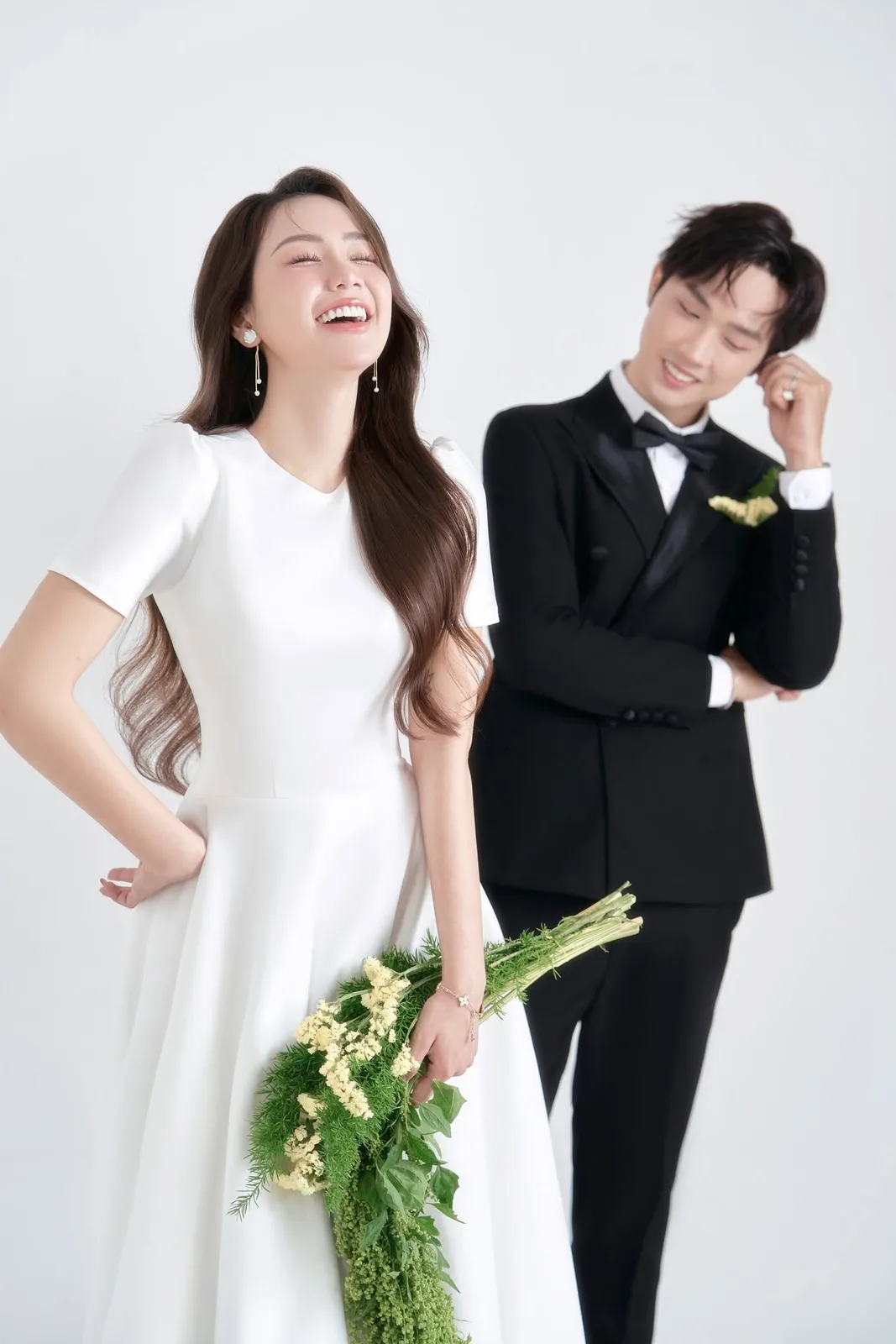 Ảnh cưới chụp trong studio